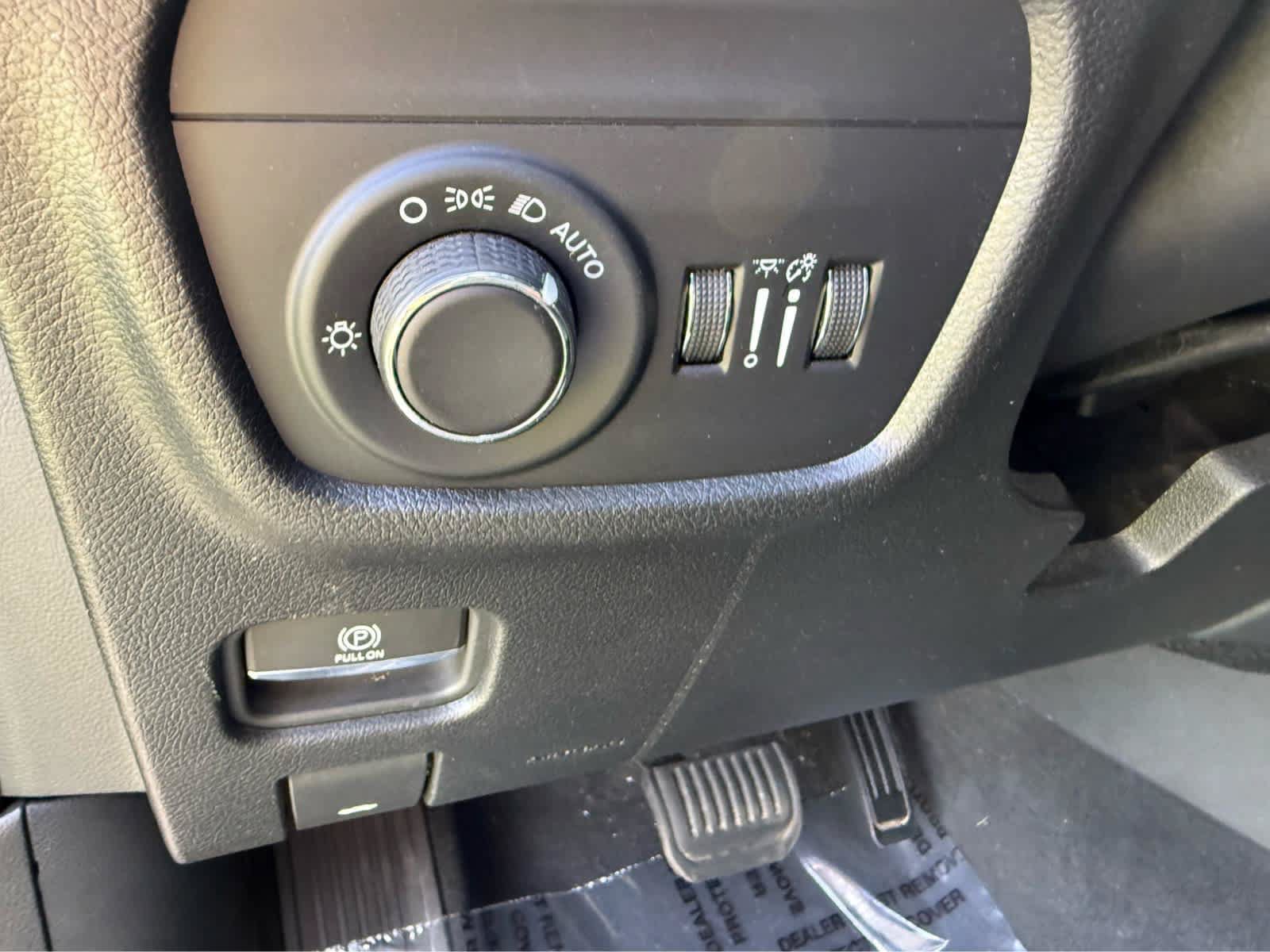 Used 2025 Jeep Grand Cherokee Altitude AWD/4WD image 14
