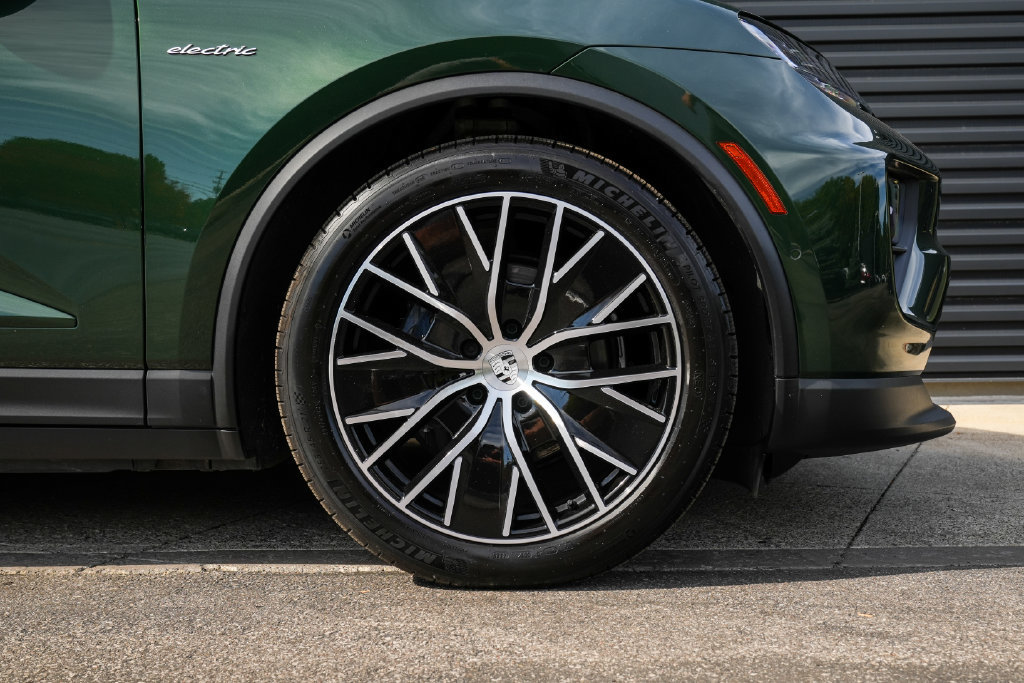 Certified 2026 Porsche Macan 4 Electric AWD/4WD image 38