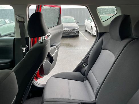 Used 2025 Kia Soul LX w/ LX Technology Package FWD image 37