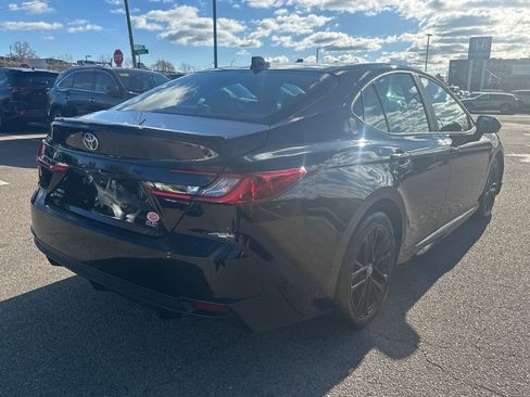 Used 2025 Toyota Camry SE image 7