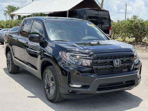 Used 2025 Honda Ridgeline Sport image 2