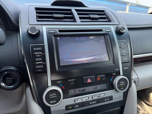 Used 2012 Toyota Camry XLE w/ Leather Pkg FWD image 17