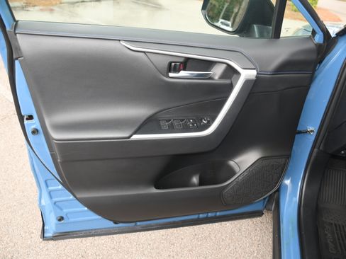Used 2022 Toyota RAV4 XSE AWD/4WD image 9