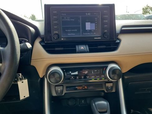 Used 2022 Toyota RAV4 LE AWD/4WD image 14