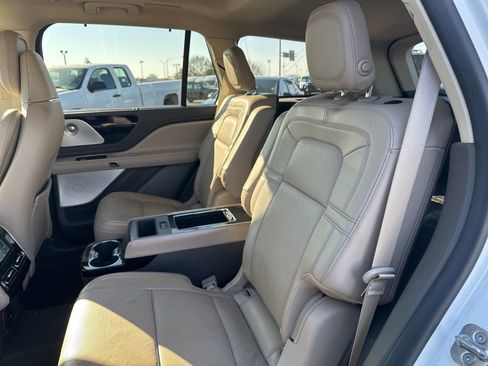 Used 2020 Lincoln Aviator Reserve w/ Equipment Group 202A image 6