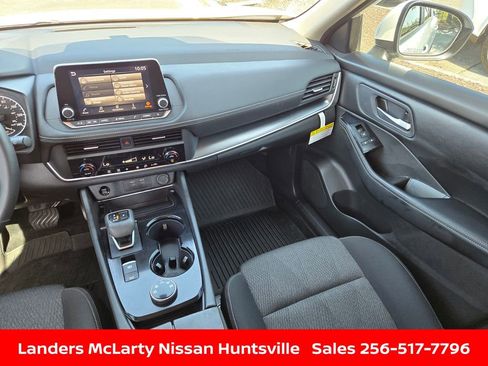 Used 2025 Nissan Rogue SV AWD/4WD image 16