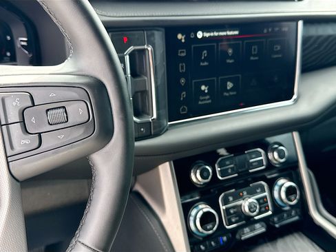 Used 2024 GMC Yukon Denali RWD image 28