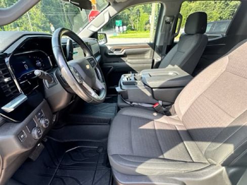 Used 2025 Chevrolet Silverado 1500 LT RWD image 17