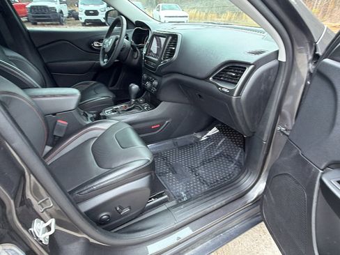 Used 2022 Jeep Cherokee Trailhawk w/ Sound & Nav Group image 19