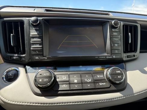 Used 2018 Toyota RAV4 Limited AWD/4WD image 20