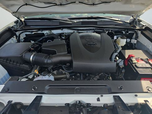 Used 2023 Toyota Tacoma SR AWD/4WD image 29
