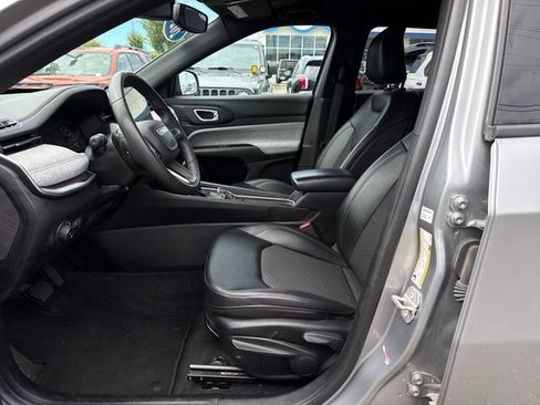 Used 2024 Jeep Compass Latitude AWD/4WD image 14