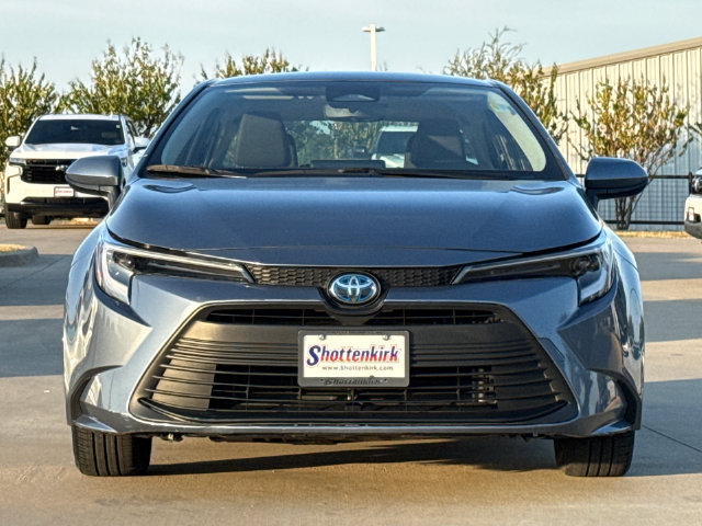 Used 2025 Toyota Corolla LE FWD image 2