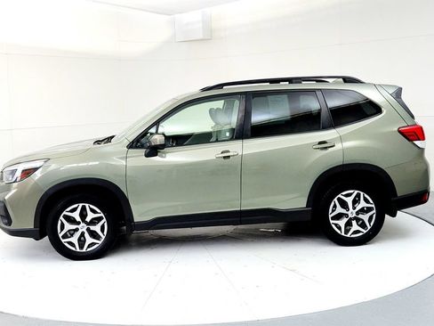 Used 2021 Subaru Forester Premium AWD/4WD image 3