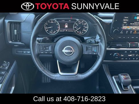 Used 2025 Nissan Pathfinder SL FWD image 18