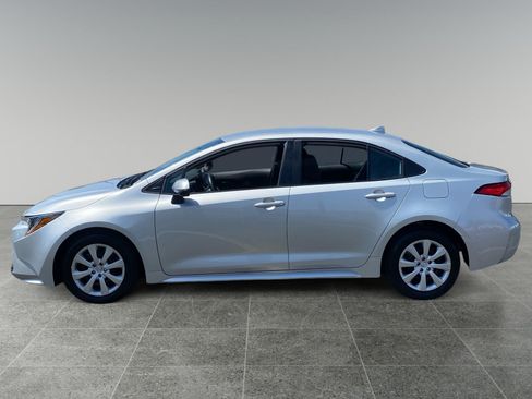 Used 2025 Toyota Corolla LE FWD image 2