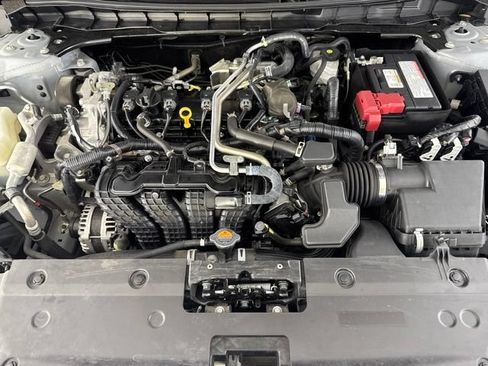 Used 2024 Nissan Altima 2.5 SV FWD image 17