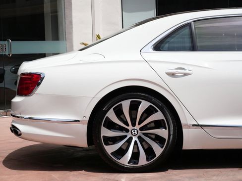 Used 2022 Bentley Flying Spur V8 AWD/4WD image 10