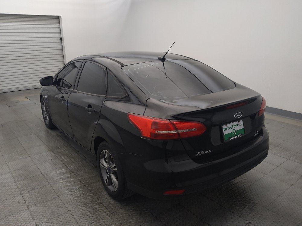 Used 2018 Ford Focus SE w/ SE Appearance Package FWD image 5