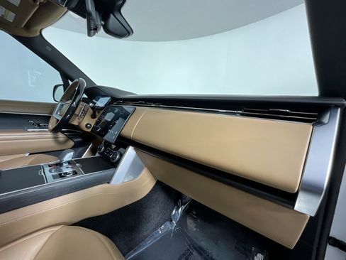 Certified 2023 Land Rover Range Rover SE image 19