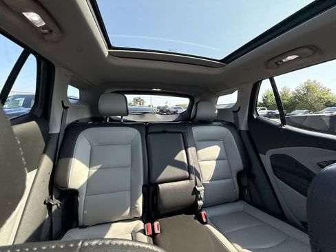 Used 2022 GMC Terrain SLT w/ Tech Package FWD image 32