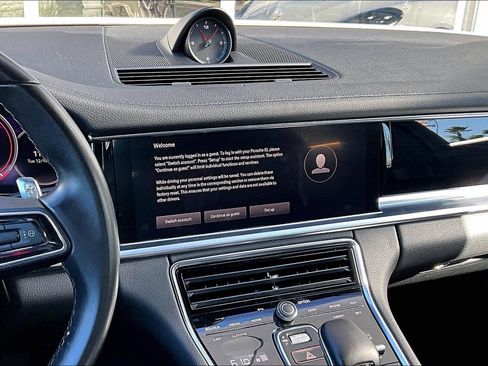 Used 2022 Porsche Panamera image 6