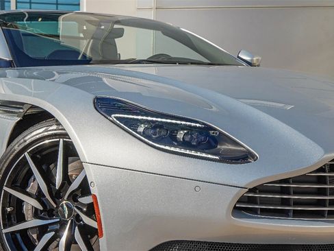 Used 2020 Aston Martin DB11 Volante image 12