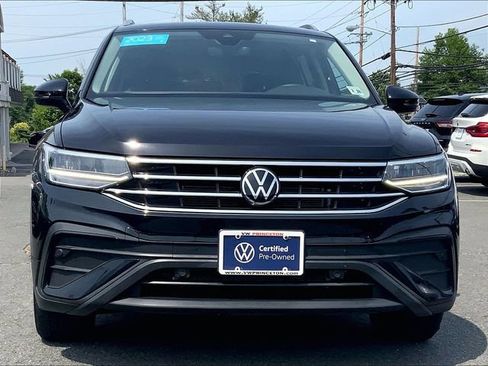 Certified 2023 Volkswagen Tiguan SE w/ Panoramic Sunroof Package AWD/4WD image 8