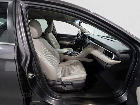 Used 2018 Toyota Camry SE w/ Moonroof Package FWD image 20