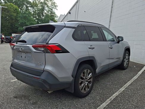 Used 2022 Toyota RAV4 XLE Premium AWD/4WD image 3