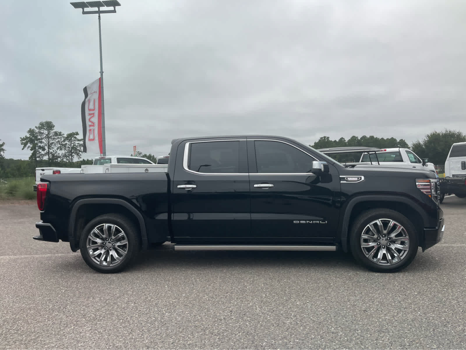Used 2024 GMC Sierra 1500 Denali AWD/4WD image 4