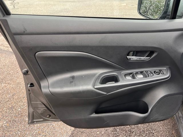 Used 2025 Nissan Versa SV FWD image 9