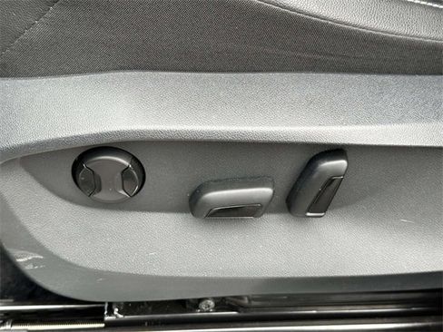 Certified 2022 Volkswagen Tiguan SE R-Line image 17