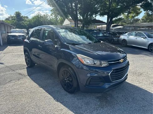 Used 2018 Chevrolet Trax LS FWD image 3