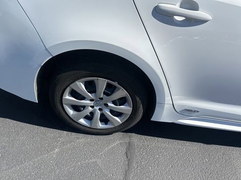 Used 2024 Toyota Corolla LE AWD/4WD image 13