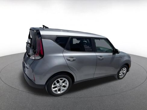 Used 2025 Kia Soul LX w/ LX Technology Package FWD image 15