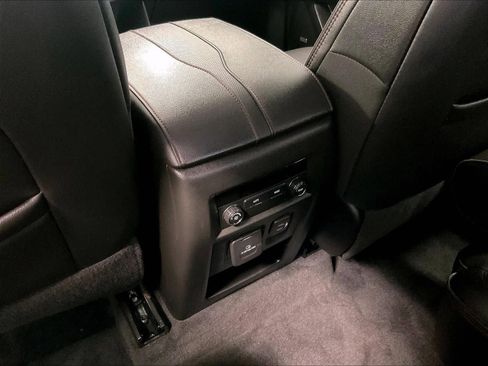Used 2023 Chevrolet Traverse RS AWD/4WD image 28