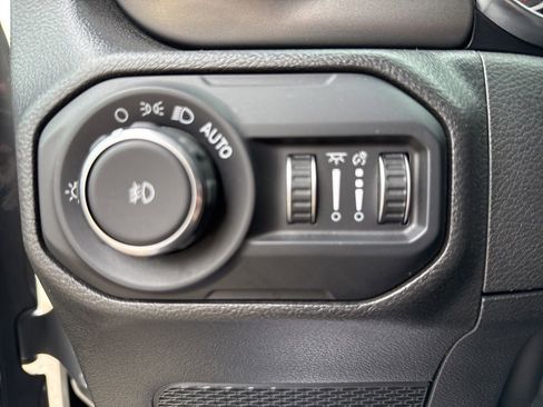 Used 2022 Jeep Wrangler Unlimited Sport AWD/4WD image 25