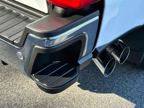 Used 2024 Ford F350 Lariat image 17