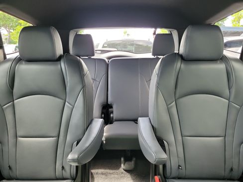 Used 2022 Buick Enclave Essence FWD image 15