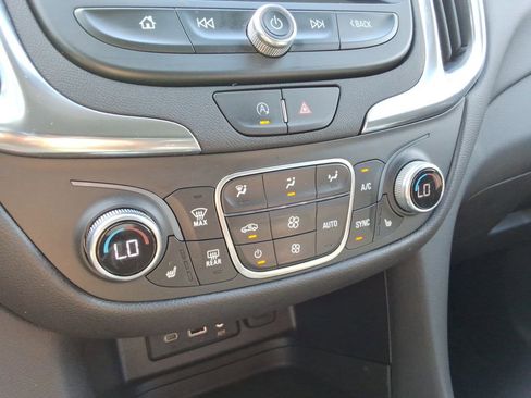 Used 2024 Chevrolet Equinox LT FWD image 32