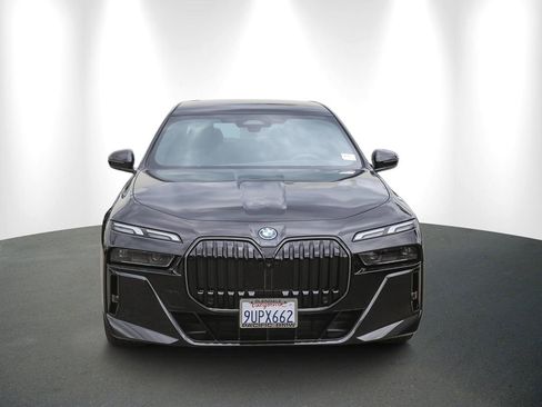 Used 2026 BMW i7 xDrive60 w/ Premium Package AWD/4WD image 2