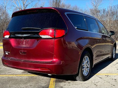 Used 2022 Chrysler Voyager LX image 6