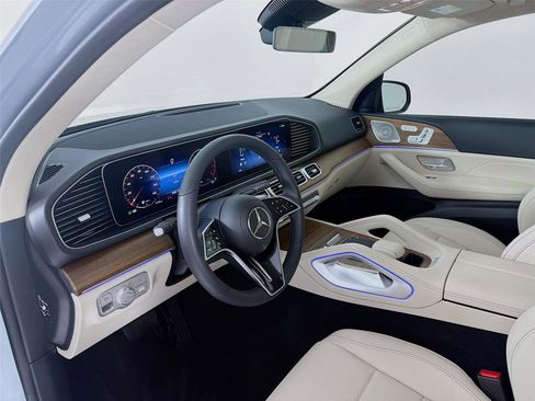 Used 2025 Mercedes-Benz GLE 350 4MATIC image 4