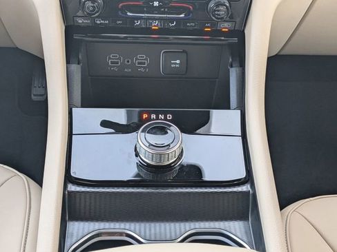 Used 2025 Jeep Grand Cherokee Limited image 21