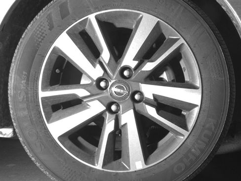 Used 2025 Nissan Versa SV FWD image 13
