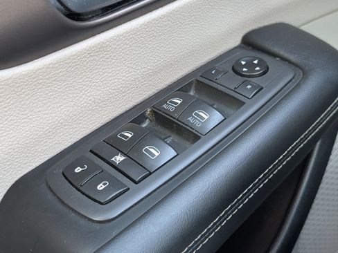 Used 2021 Chrysler Voyager Lxi image 20