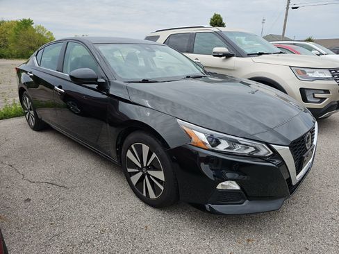 Used 2022 Nissan Altima 2.5 SV FWD image 2