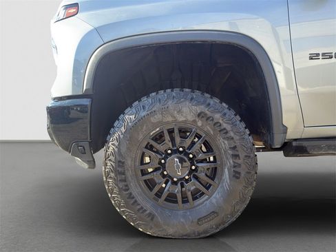 Used 2024 Chevrolet Silverado 2500 ZR2 w/ Technology Package image 5