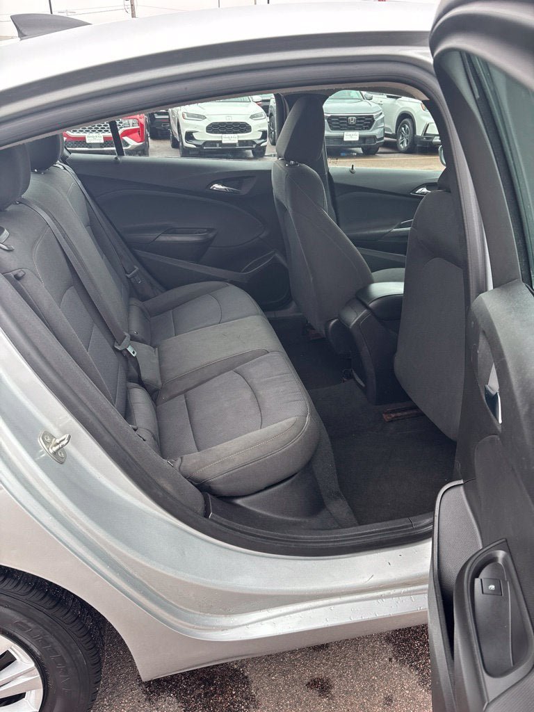 Used 2017 Chevrolet Cruze LS FWD image 27